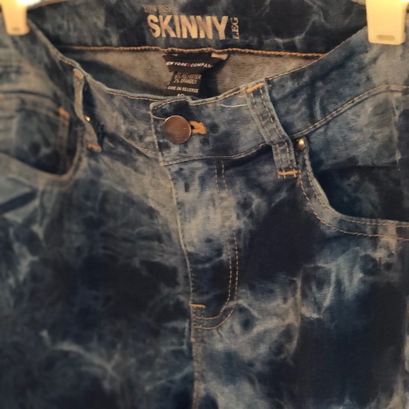 New York & Company Low Rise Skinny Tie Dye Jeans - Picture 10 of 14